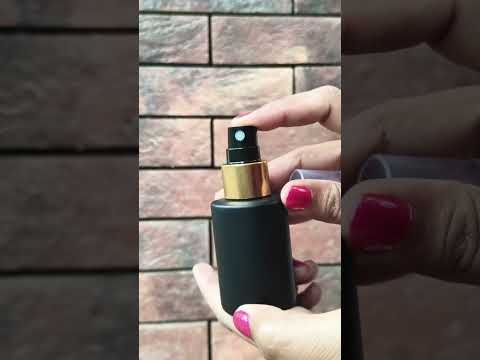 [ZMG121] Black Glass Bottle With Gold Spray Pump - 30ml